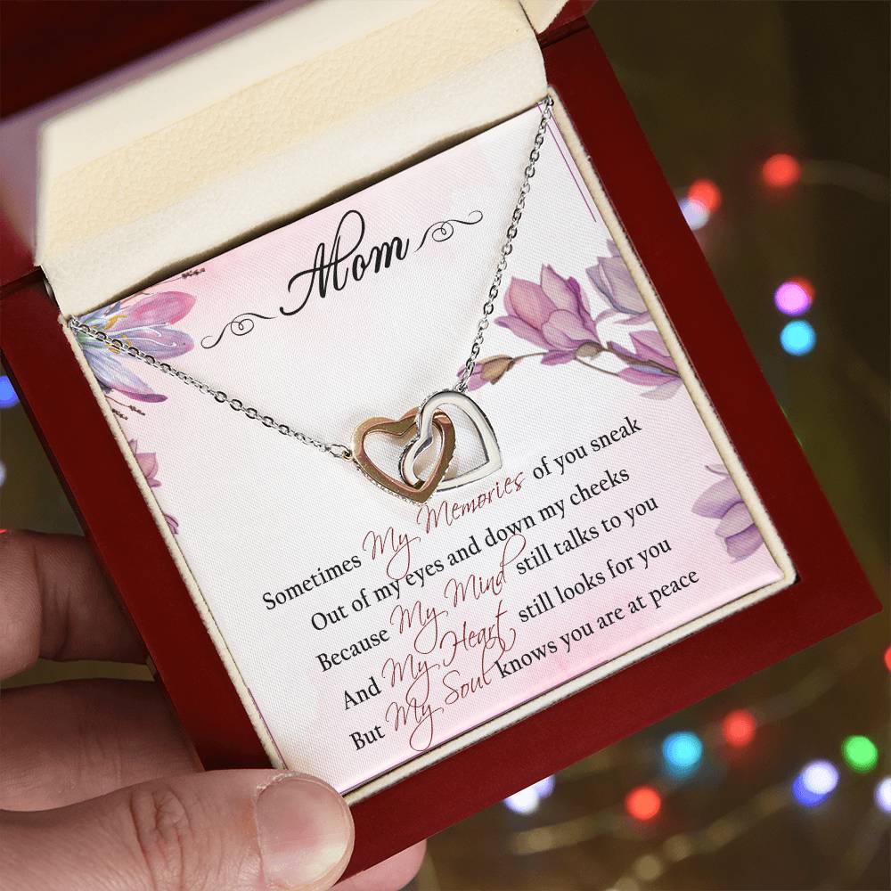 To My Mom Interlocking Hearts Necklace Message Card